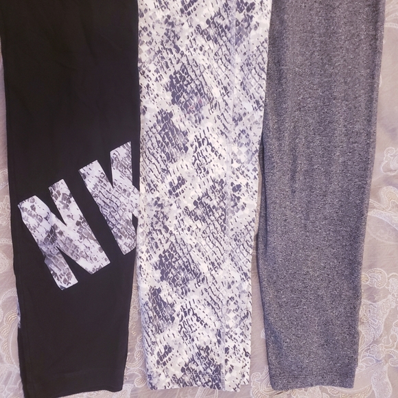 SOLD- 3 Pair Snakeskin & Grey Legging Lot - Picture 2 of 4